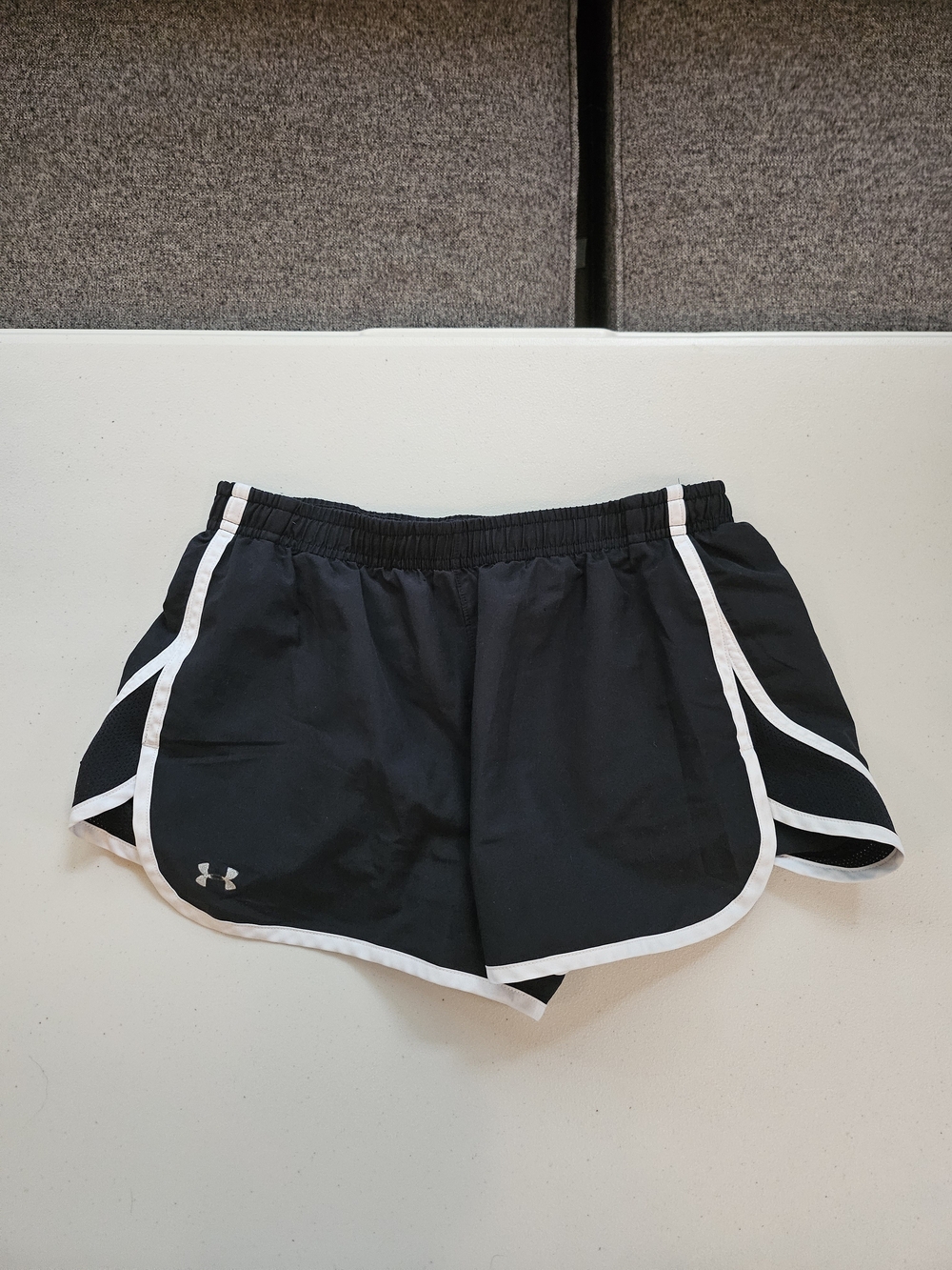 Under Armour Heat Gear Black Athletic Shorts Size Small